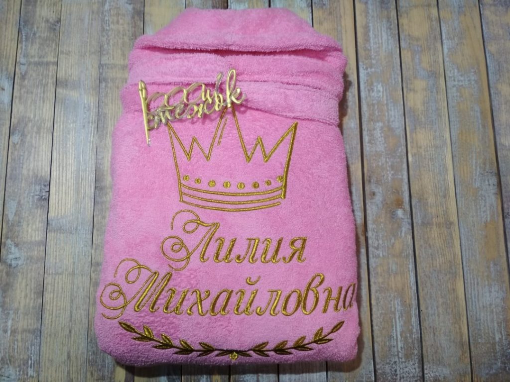Женский халат без капюшона категории «Стандарт» с именной вышивкой (Розовый)